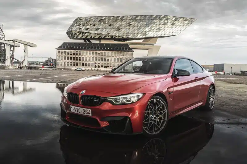 9 BENEFITS OF CUSTOM CAR WRAPS